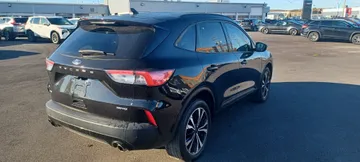 2022 Ford Escape - image 7