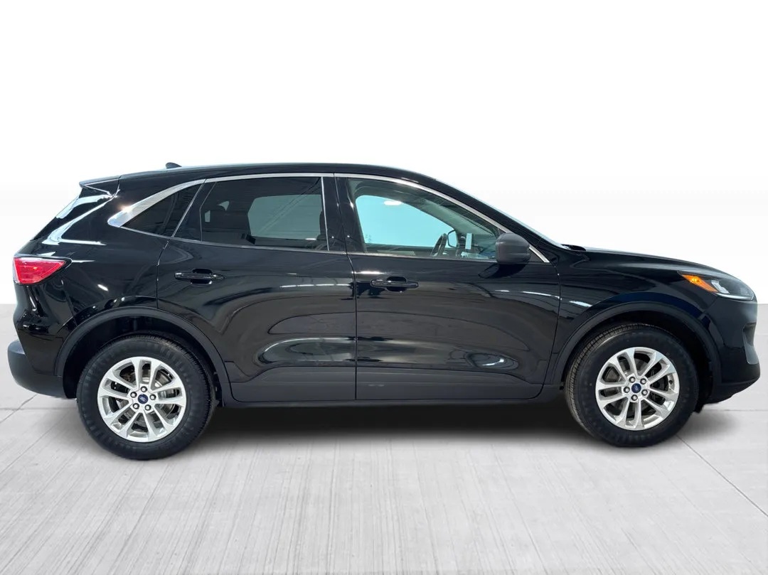 2022 Ford Escape — photo 2