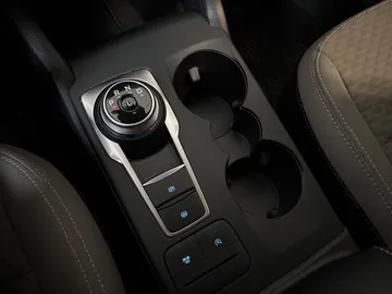 2022 Ford Escape - image 27