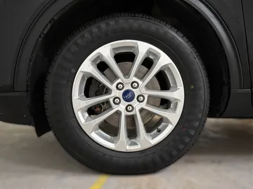 2022 Ford Escape - image 6
