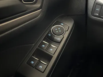 2022 Ford Escape - image 24