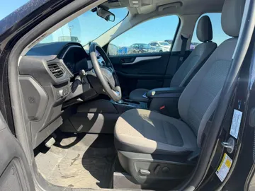 2022 Ford Escape - image 8