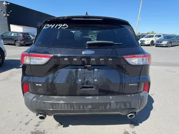 2022 Ford Escape - image 6