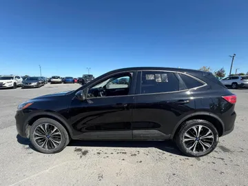 2022 Ford Escape - image 4