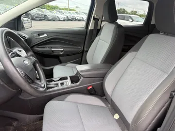 2019 Ford Escape - image 9
