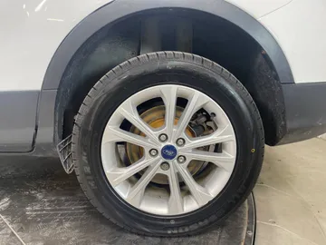 2018 Ford Escape - image 6