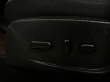 2018 Ford Escape - image 18