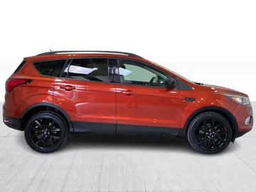 2019 Ford Escape - image 2