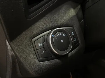 2019 Ford Escape - image 28