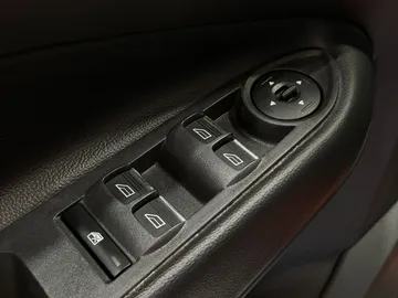 2019 Ford Escape - image 22
