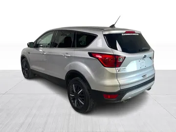 2019 Ford Escape - image 9