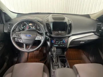 2019 Ford Escape - image 4