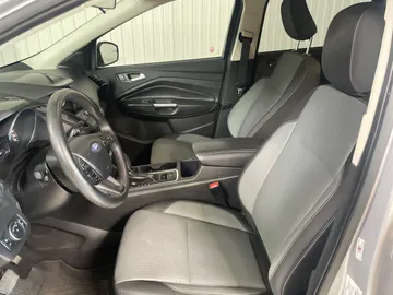 2019 Ford Escape - image 3