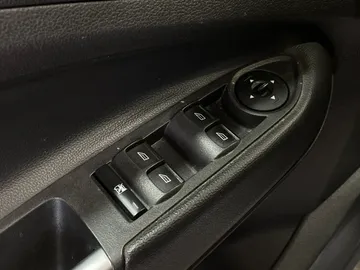 2017 Ford Escape - image 19
