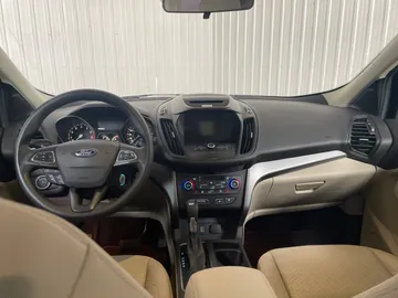 2017 Ford Escape - image 4