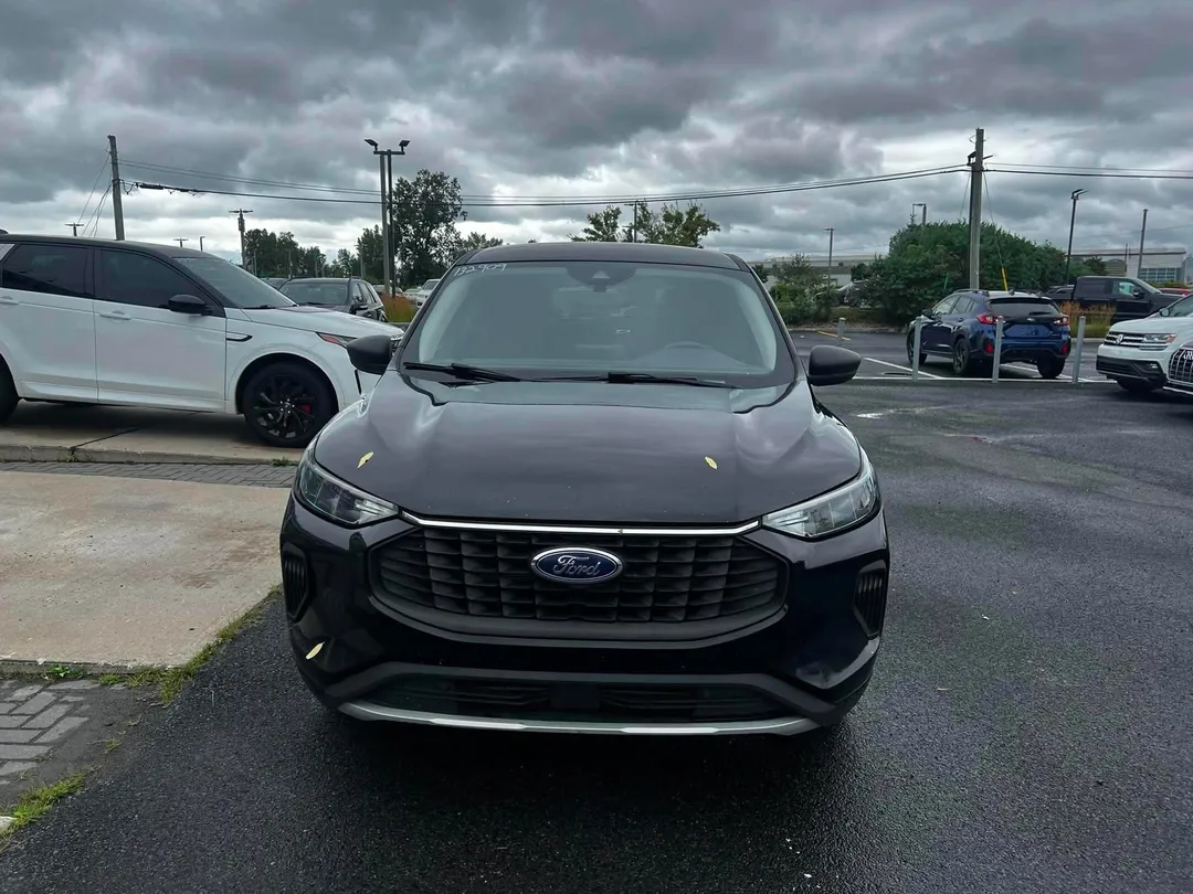 2023 Ford Escape — photo 2