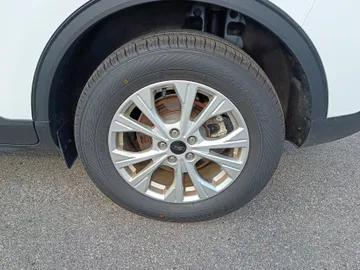 2025 Ford Escape - image 7