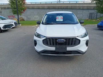 2025 Ford Escape - image 2
