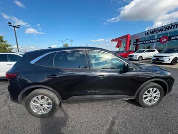 2024 Ford Escape - image 4