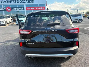 2024 Ford Escape - image 6