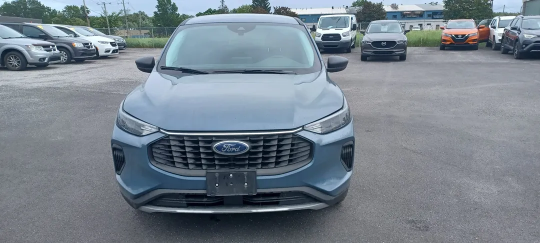 2025 Ford Escape — photo 2