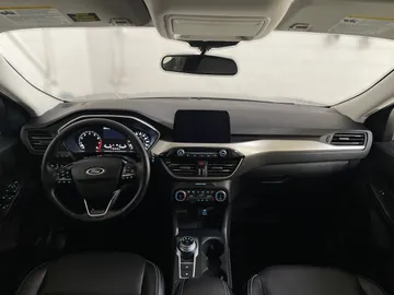 2022 Ford Escape - image 3