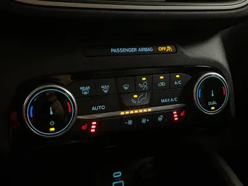 2022 Ford Escape - image 24