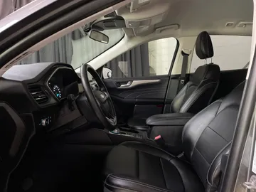 2022 Ford Escape - image 6