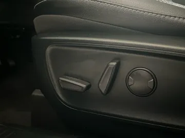 2022 Ford Escape - image 19