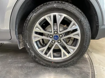 2022 Ford Escape - image 7