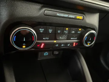 2022 Ford Escape - image 26