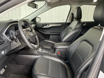 2022 Ford Escape - image 3