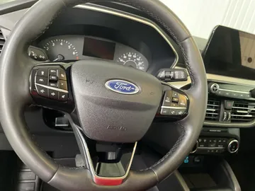 2022 Ford Escape - image 19