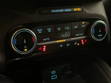 2022 Ford Escape - image 24