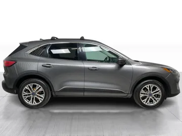 2022 Ford Escape - image 9