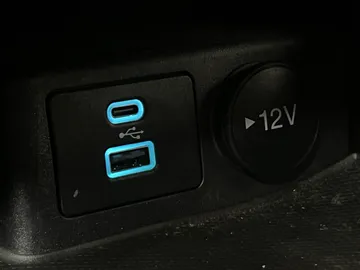 2022 Ford Escape - image 25