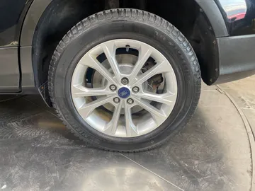 2018 Ford Escape - image 6