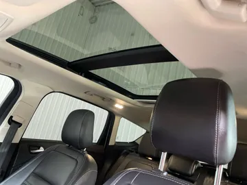 2019 Ford Escape - image 6