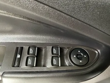 2019 Ford Escape - image 25