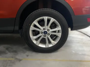 2019 Ford Escape - image 4