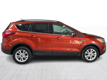 2019 Ford Escape - image 2