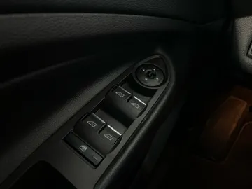2019 Ford Escape - image 22