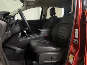 2019 Ford Escape - image 3