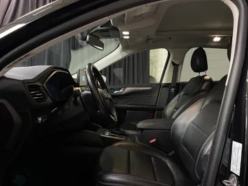 2021 Ford Escape - image 10