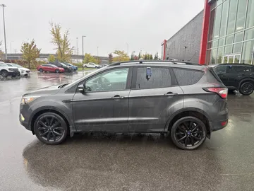2018 Ford Escape - image 4