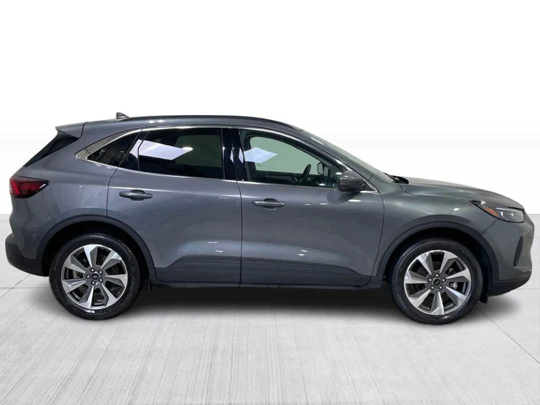 2025 Ford Escape — photo 2