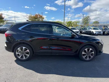 2025 Ford Escape - image 4