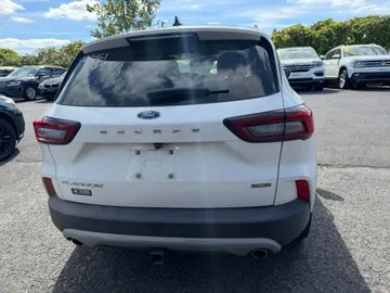 2024 Ford Escape - image 6