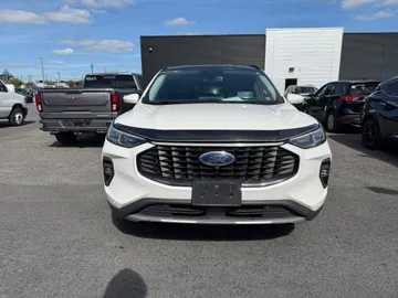 2024 Ford Escape - image 2