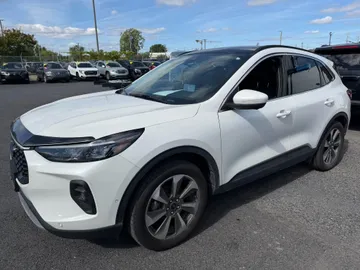 2024 Ford Escape - image 3